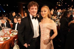 Ariana Grande Ethan Slater