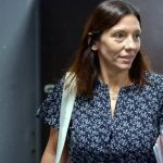 Vuelo a Punta del Este: la mujer que pone en jaque a Adorni