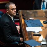 Adorni respondió sobre sus viajes y su patrimonio con una frase clave: «El Estado no guarda registro de los vuelos personales»