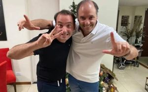 adorni y su hermano