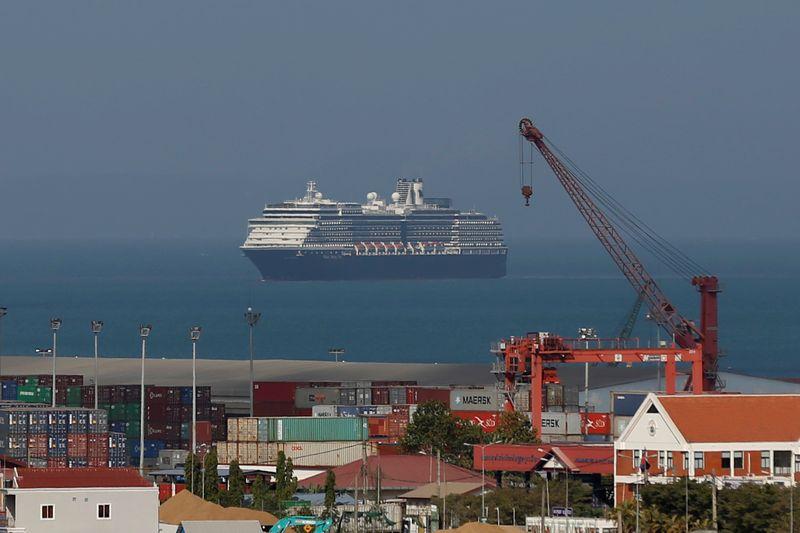 crucero llega a camboya