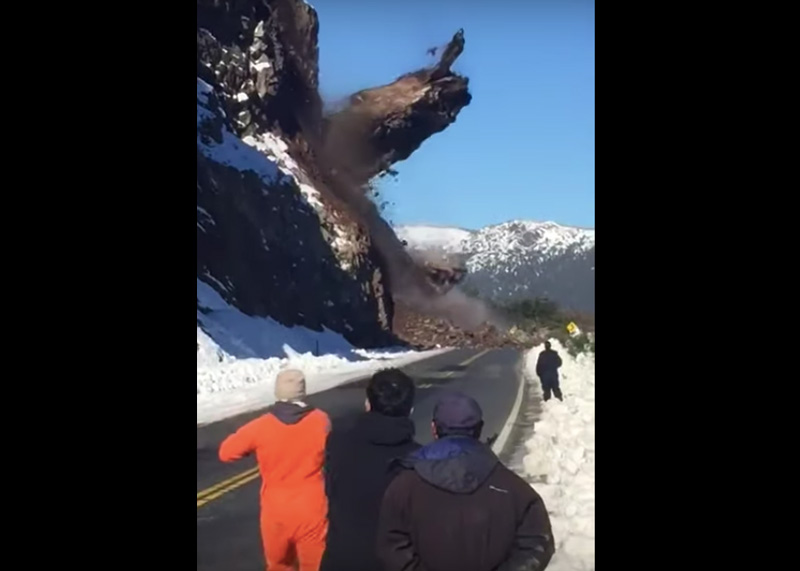 Se derrumbó la ladera de un cerro sobre la ruta 40 y Villa La Angostura ...