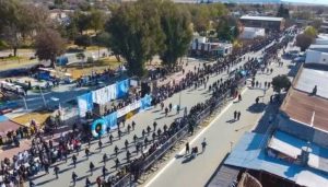 desfile en la toma 25 de mayo