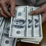 Se despertó el dólar y arrancó la semana en alza y cerró a $1.440