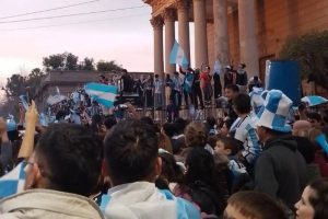 festejo por el triunfo argentino en san luis