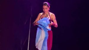 maria becerra gira espana bandera argentina