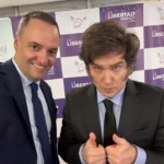 De España a Córdoba: Milei retoma la agenda con Adorni bajo fuego