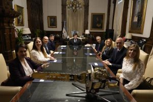 milei con laboratorios