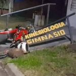 Una joven motociclista murió tras chocar contra un cartel en San Luis