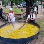 Carpintería sirvió más de 450 porciones de paella en la plaza