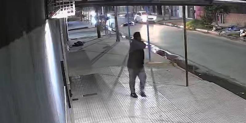 polica mata a ladrona