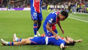 psg derroto al aston villa
