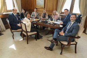 senadores con karina y adorni