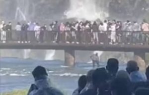 turista celular cataratas