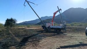 viento derribo poste luz