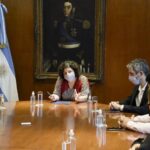 Acusan a exfuncionarios por demoras en acuerdo con Pfizer