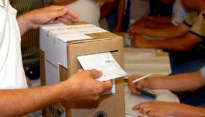 votando